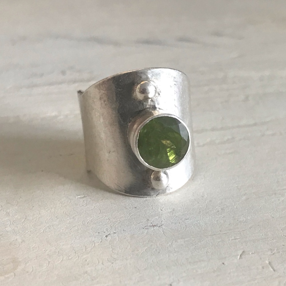 🌿 custom/hand-made peridot ring 🌿